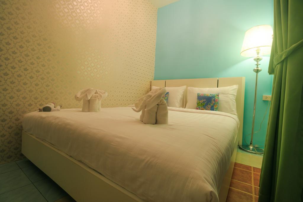 Frog House Bed & Breakfast (Adults Only) Patong Exteriör bild
