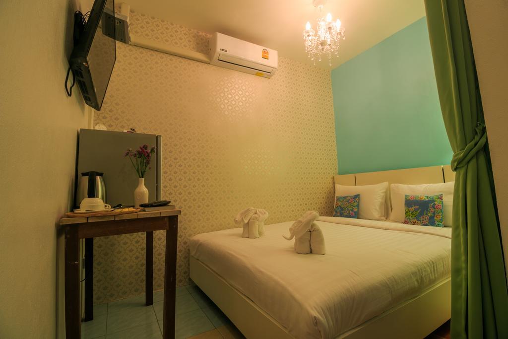 Frog House Bed & Breakfast (Adults Only) Patong Exteriör bild